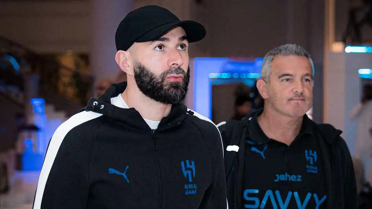 أصبح مشكلة لنادي الهلال.. محلل سعودي يصدم بنزيما (فيديو)