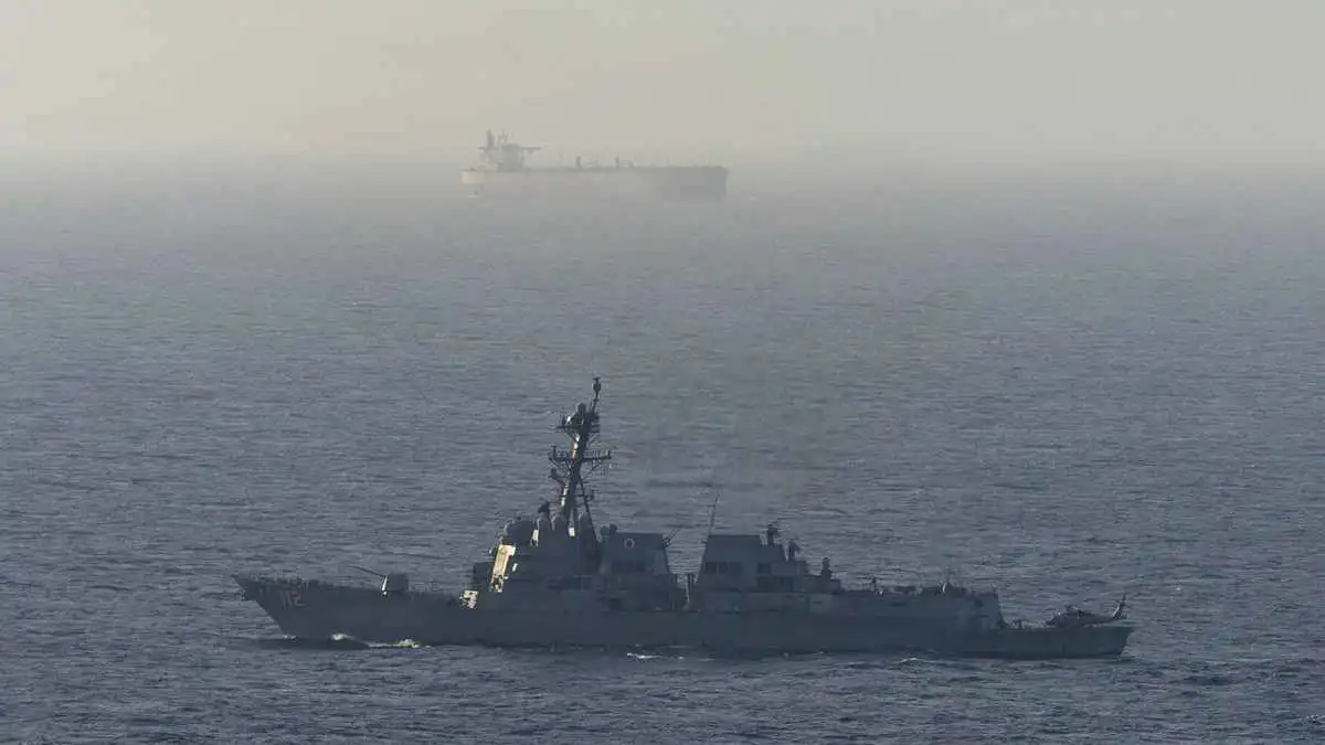 واشنطن تخنق طهران بحصار بحري يمتد إلى "ما وراء الشرق الأوسط"