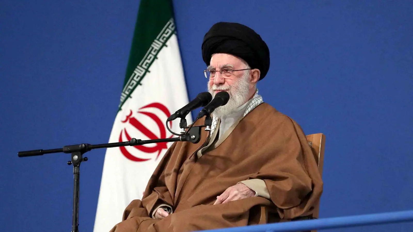 نشرة تابعة لخامنئي: إيران تملك "اليد العليا" في المفاوضات مع أمريكا