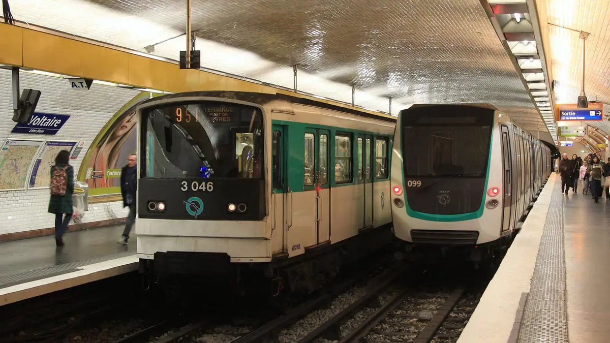 "الناس في المترو".. حساب يخطف الأضواء بتوثيق المواقف في باريس