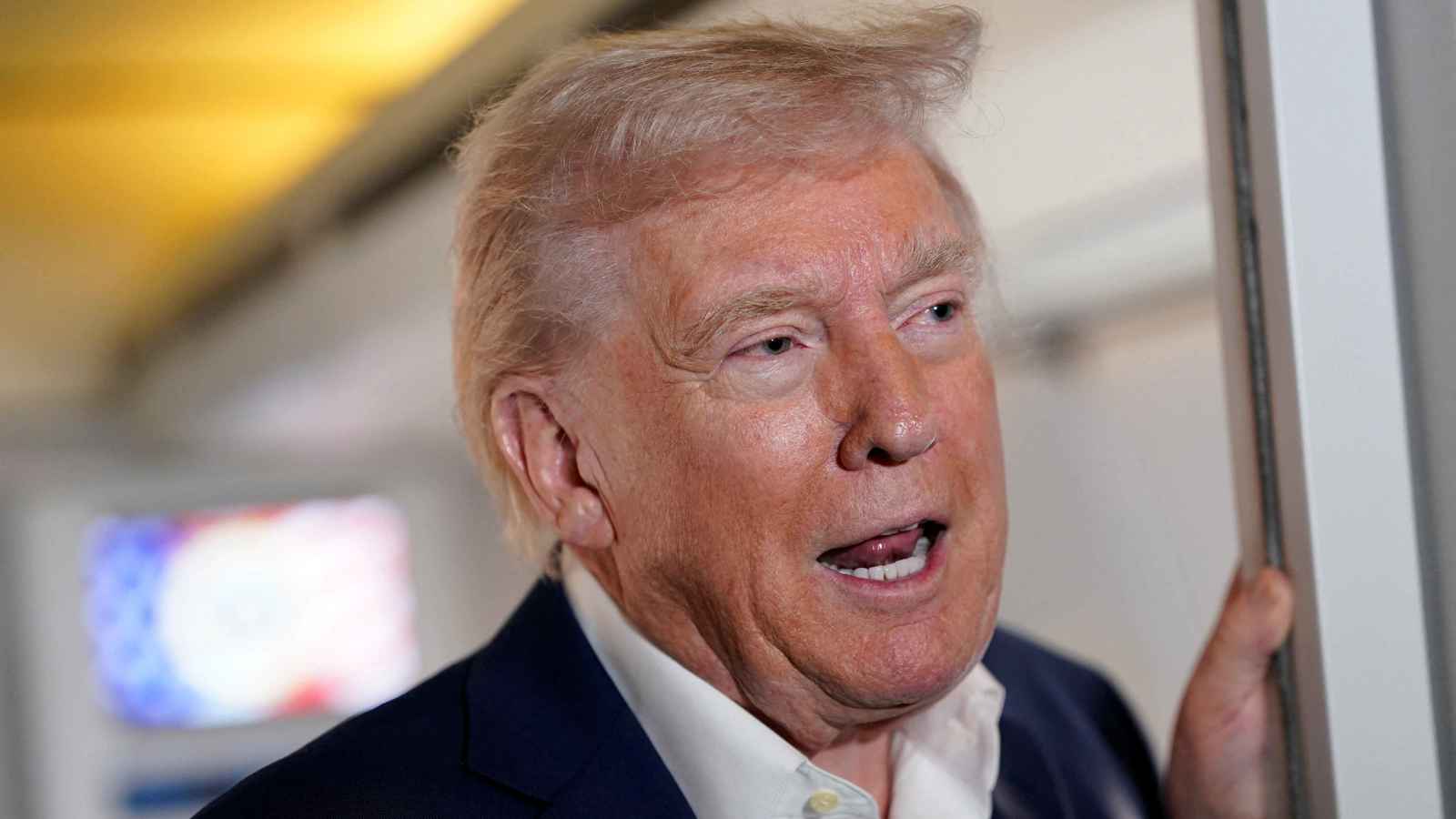 أول حكومة تجري مباحثات مع إدارة ترامب حول الرسوم الجمركية