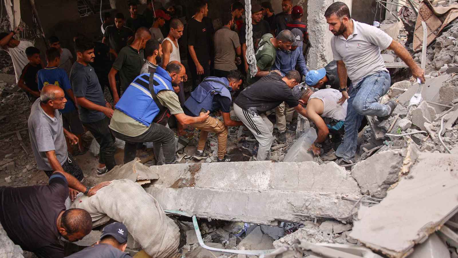 قتلى وجرحى بقصف مدرسة تؤوي نازحين بحي الزيتون في غزة