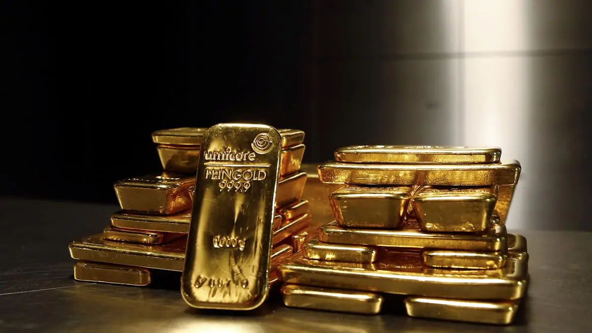 أسعار الذهب تصعد فوق 1800 دولار