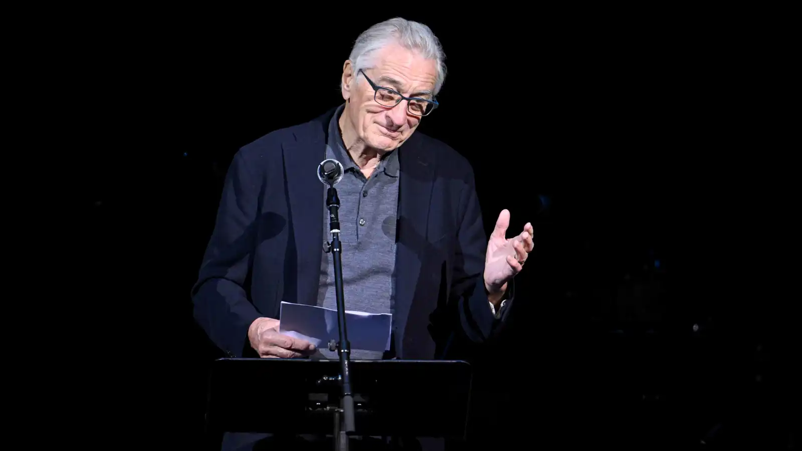 روبرت دي نيرو يرد على مزاعم "متلازمة الهوس بترامب"