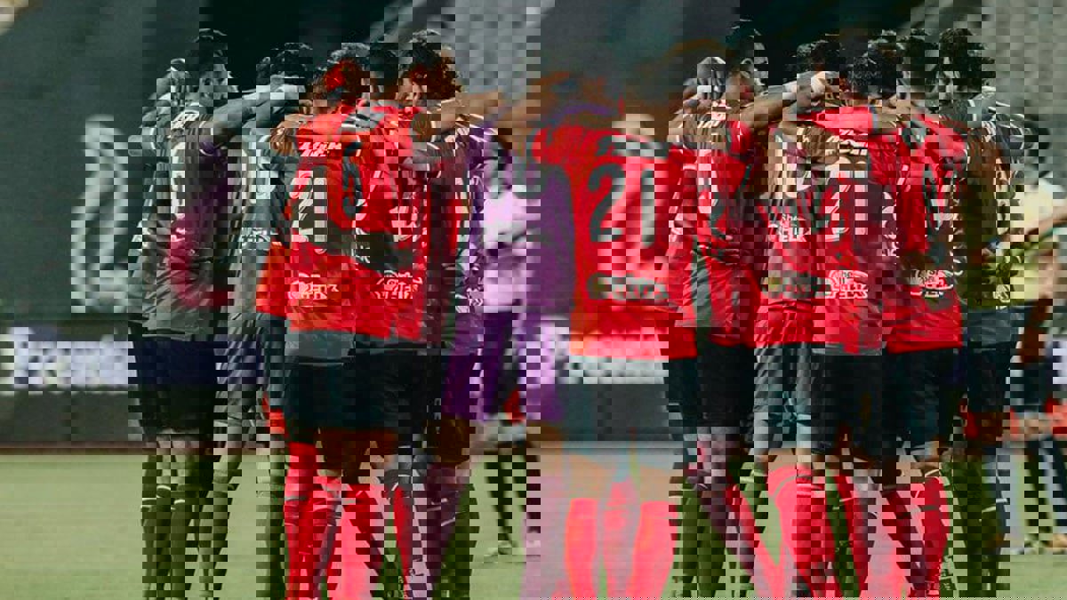 الأهلي يتوج بطلًا للدوري المصري بعد سقوط الزمالك أمام أسوان