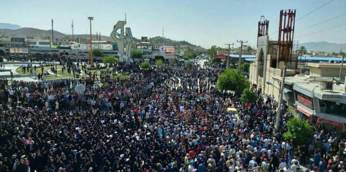 إيران ترسل قوات لقمع الاحتجاجات في مدينة كازرون جنوب البلاد (صور)