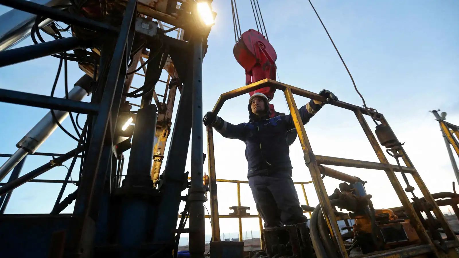 كازاخستان تحتج على هجوم أوكراني استهدف محطة نفط في البحر الأسود