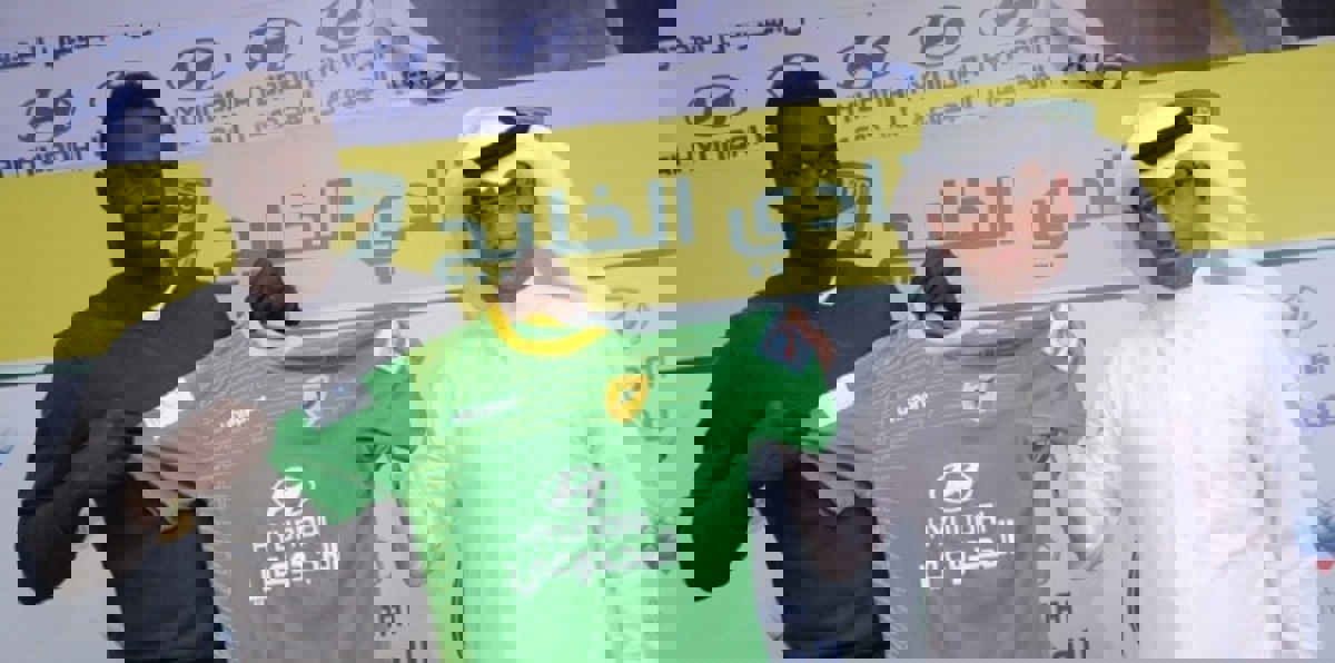 رئيس نادي الخليج السعودي يصف لاعبه الهارب بـ"الكاذب"