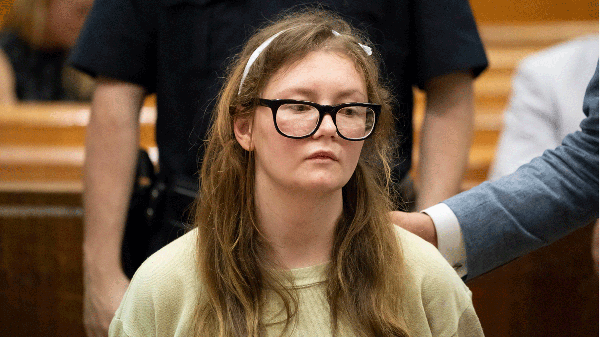 تسافر بطائرات خاصة.. فتاة  فقيرة خدعت الأوساط المالية في نيويورك