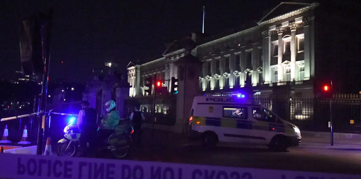 مركبة "مثيرة للريبة" قرب قصر بكنغهام تثير استنفار شرطة لندن