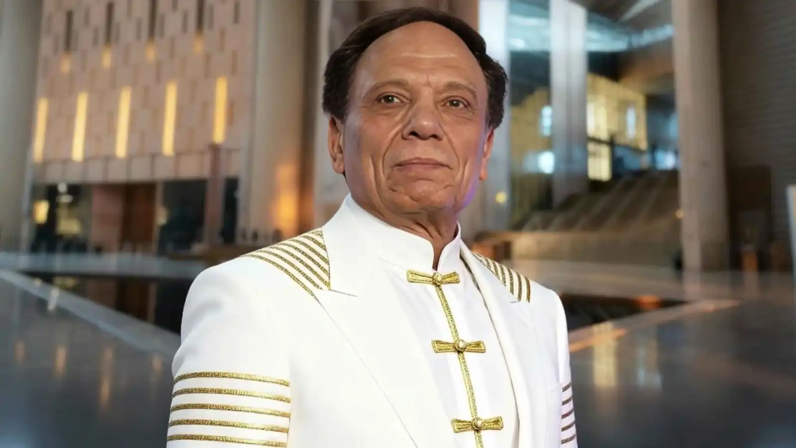 ما قصة صورة عادل إمام بالزي الفرعوني؟