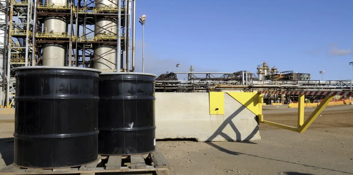 إيران تتوقع انخفاض صادراتها 500 ألف برميل يوميًا بعد العقوبات الأمريكية