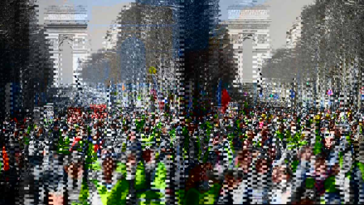 مواجهات بين الشرطة الفرنسية و"السترات الصفراء" في باريس