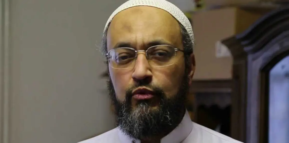 السلطات الفرنسية تجمد حسابات شقيق طارق رمضان