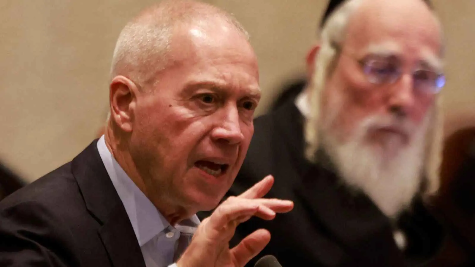 بسبب ترتيبات ما بعد حرب غزة.. مواجهة شرسة بين غالانت وسموتريتش