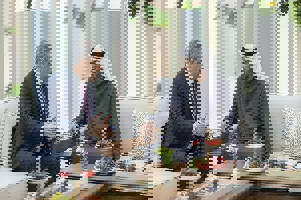 محمد بن زايد يؤكد دعم الإمارات لجهود تحقيق السلام الإقليمي والدولي