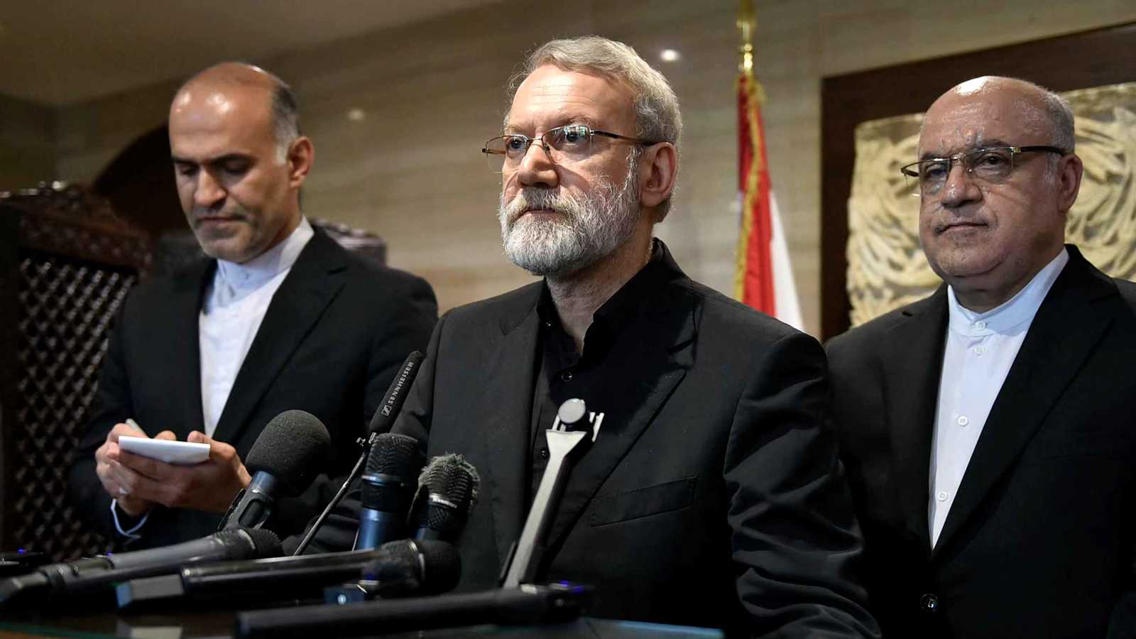 من بيروت.. لاريجاني يطلق عبارات تثير حساسية لبنانية