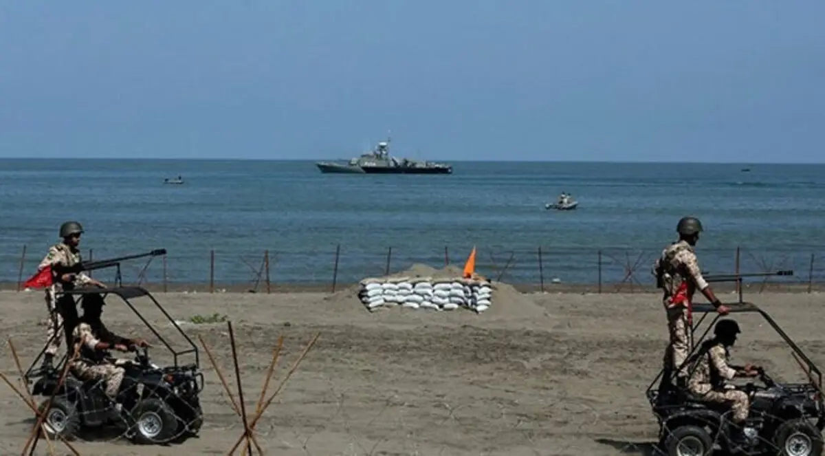 البحرية الإيرانية ترصد تحركات السفن الأجنبية