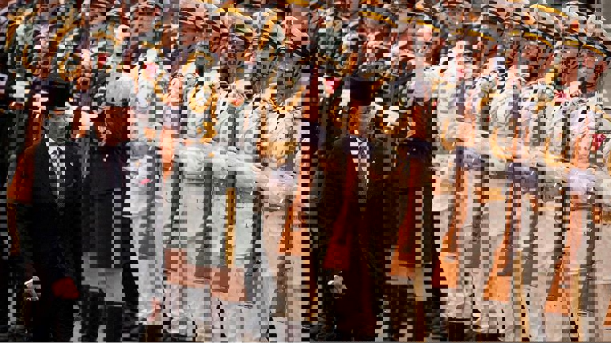 هل فرض سلطان بروناي تطبيق الشريعة الإسلامية لتحسين صورة عائلته؟