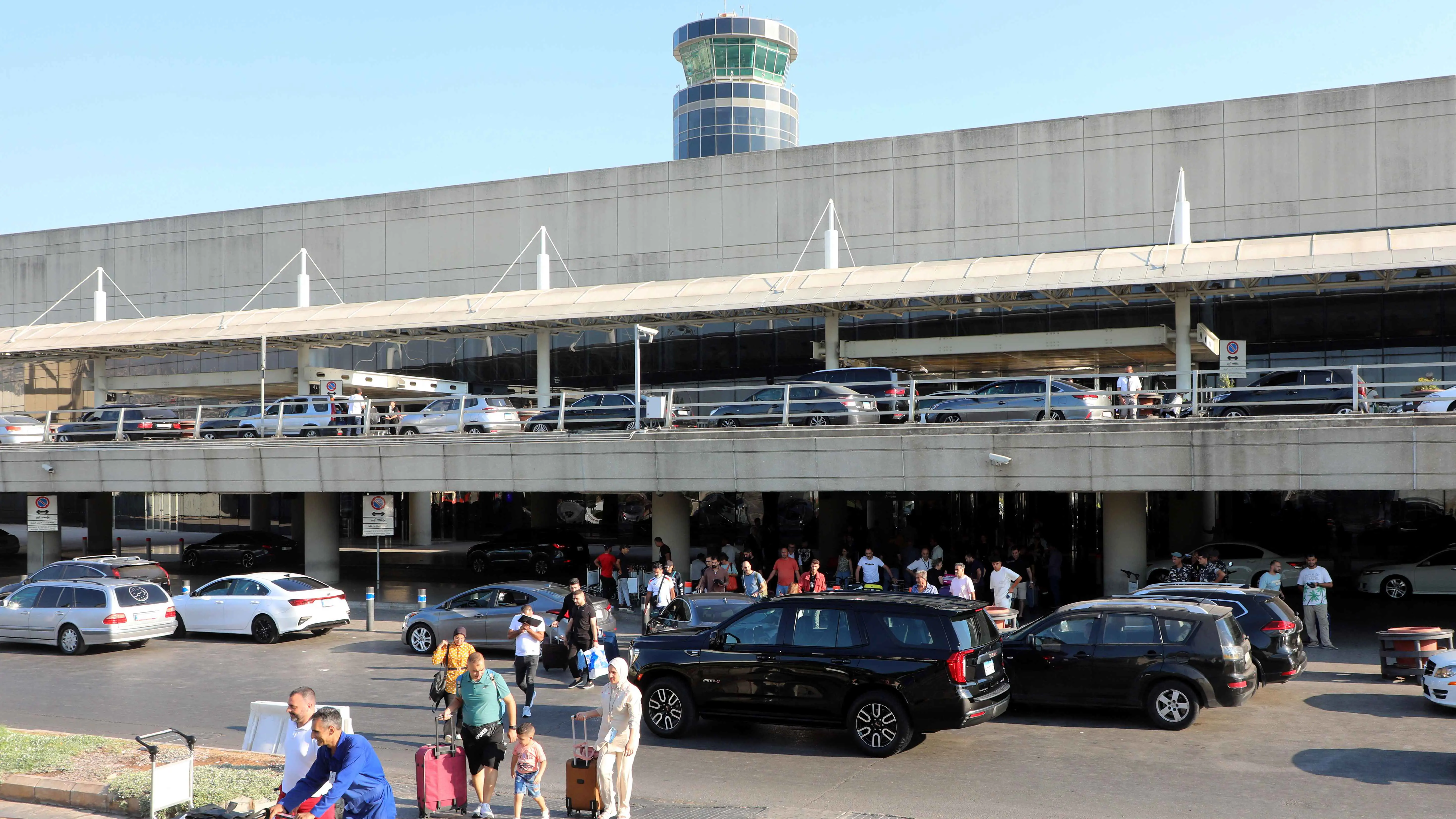 آخرها بريطانيا.. دول عدة تناشد رعاياها مغادرة لبنان