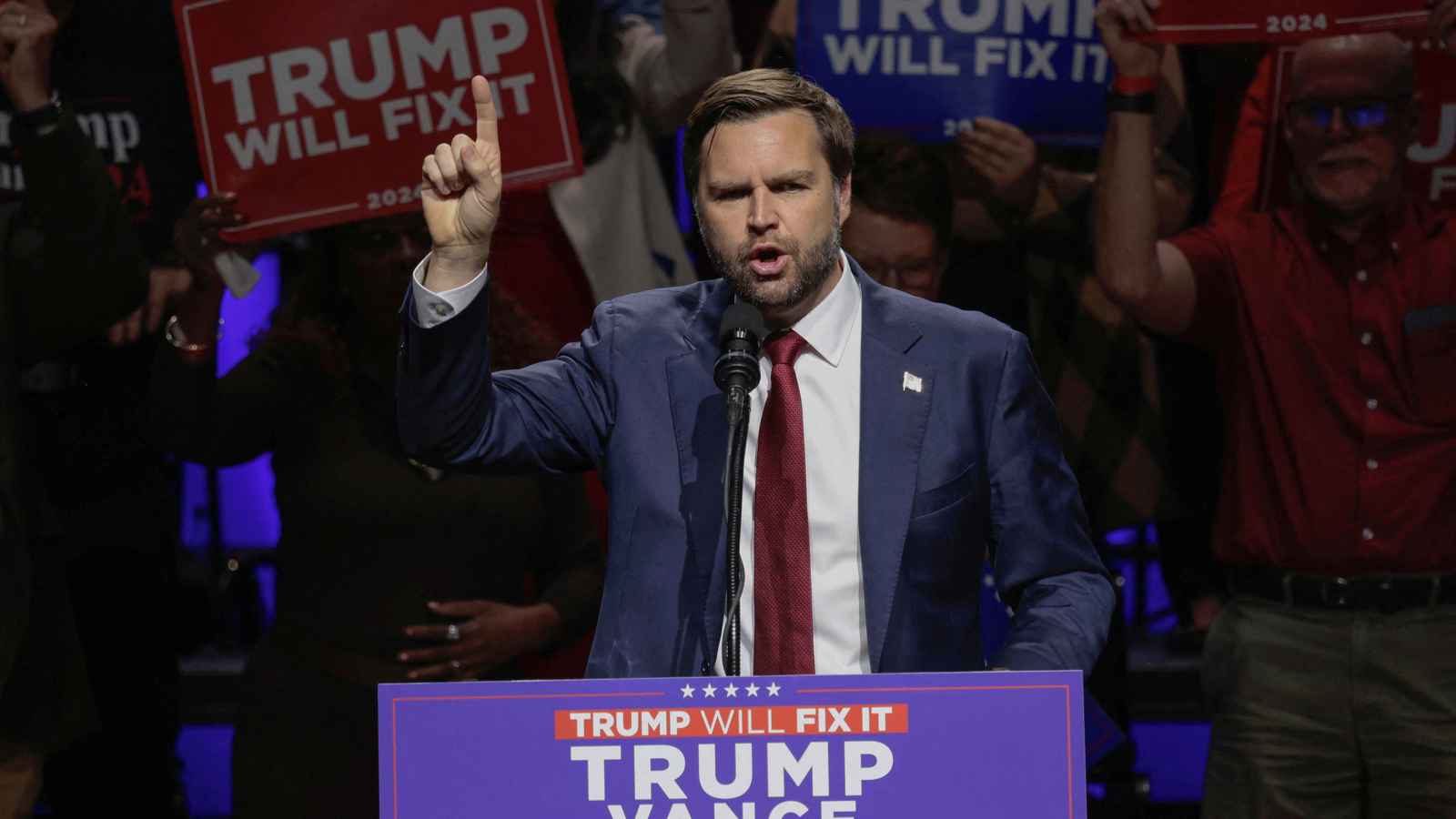 فانس: ترامب كان مهددا بالسجن لبقية حياته