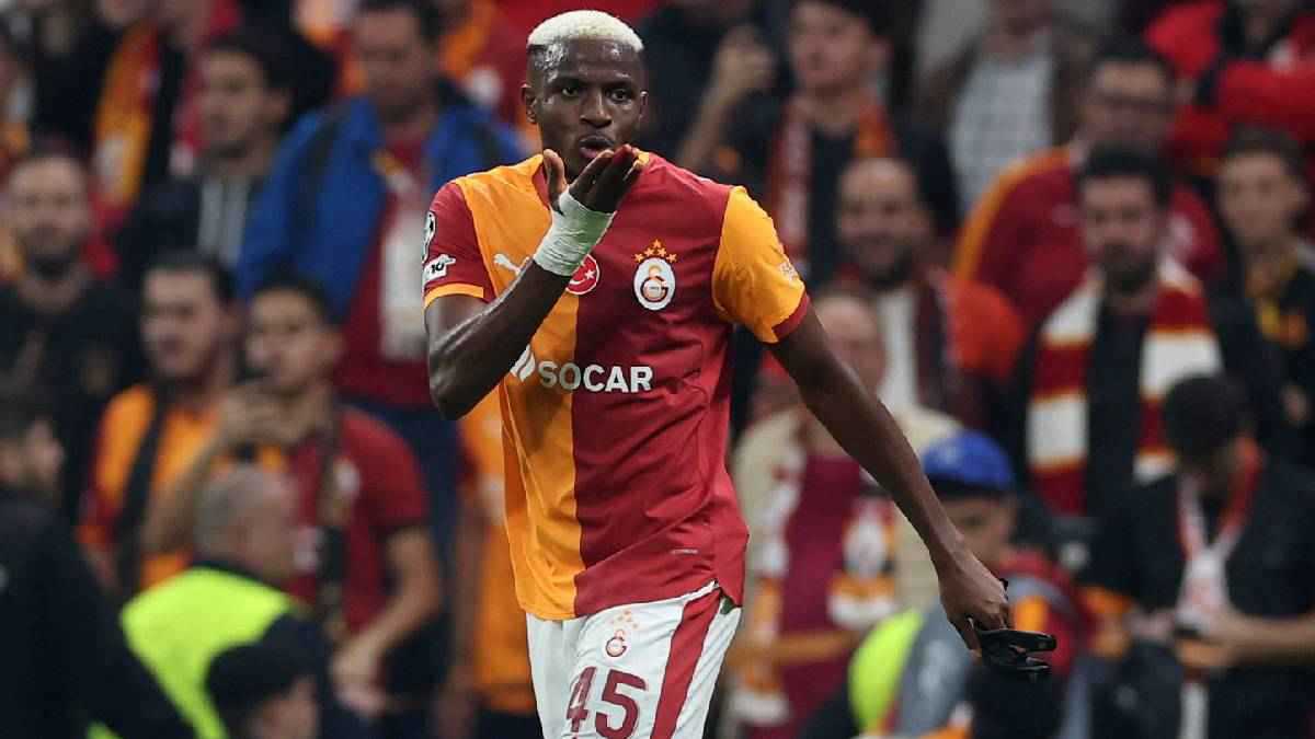 شرط وحيد يحسم انتقال فيكتور أوسيمين إلى برشلونة