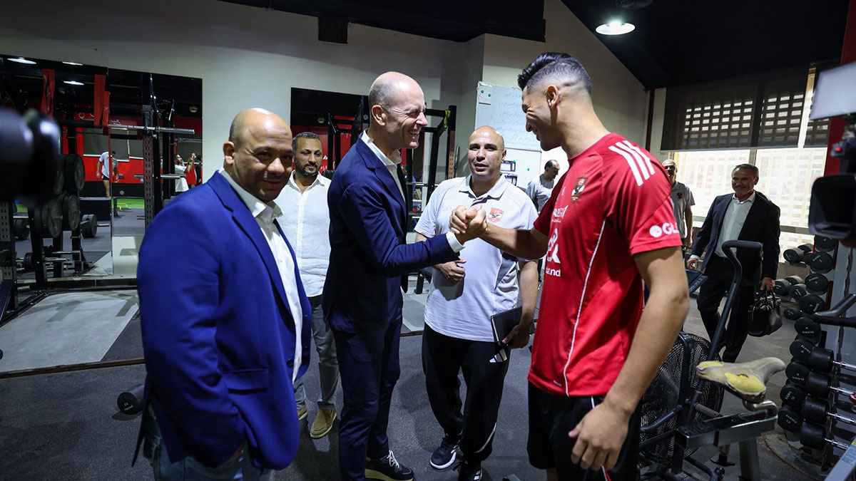 5 صفقات مدوية.. أول مهام سيد عبد الحفيظ في الأهلي المصري