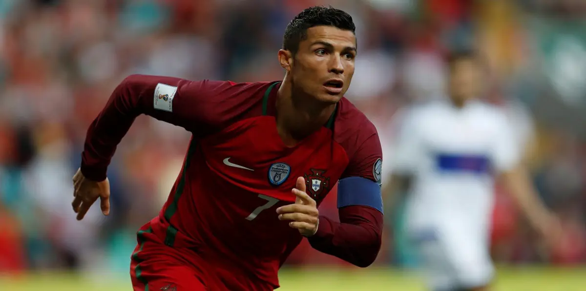 كريستيانو رونالدو يسجل هدفًا مذهلًا مع البرتغال (فيديو)