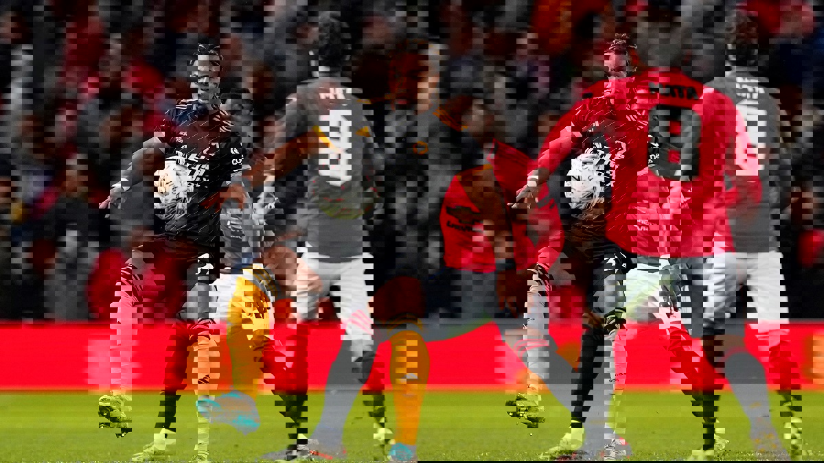 صراع المربع الذهبي يشتد في الدوري الإنجليزي