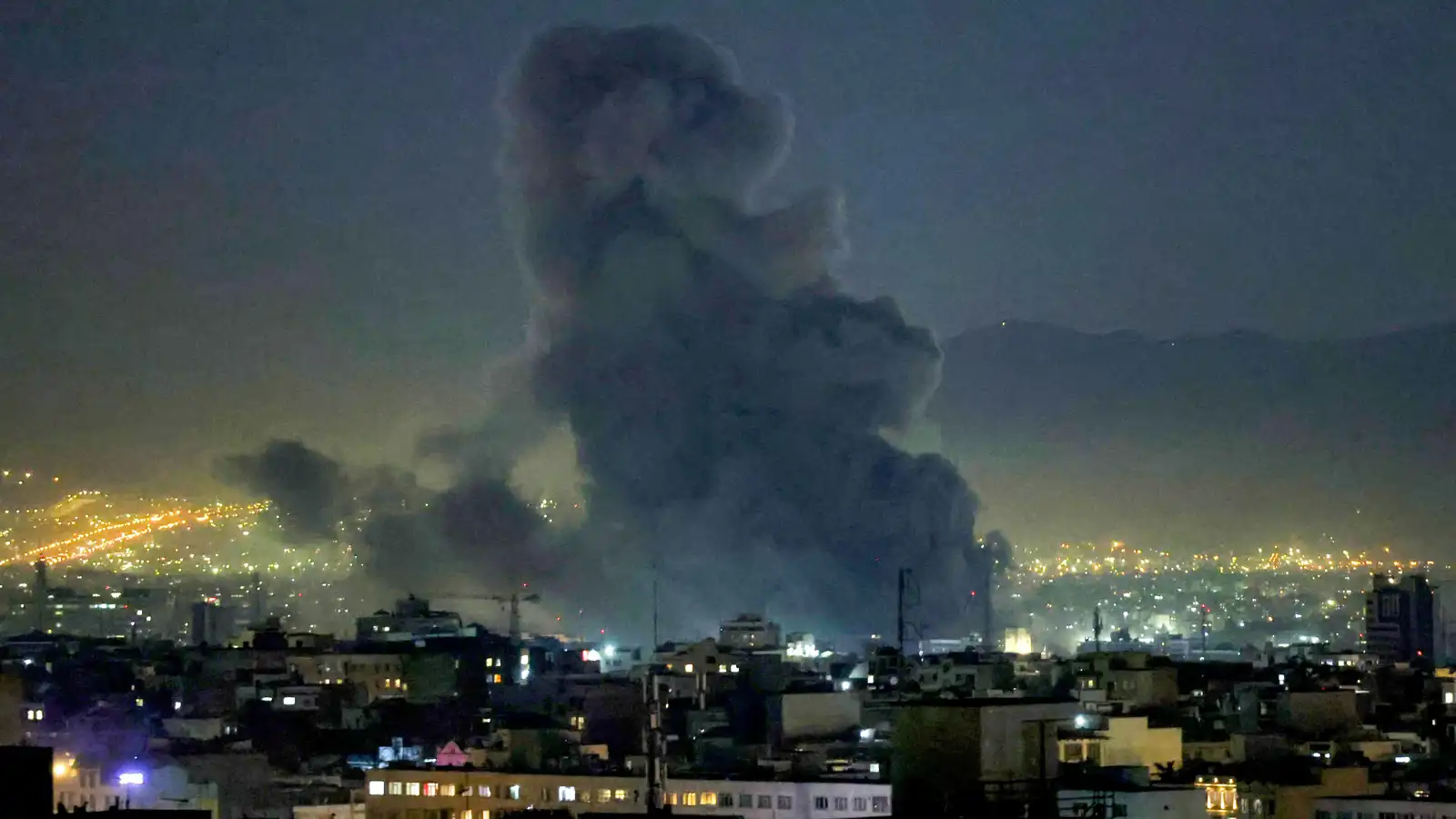 قتلى وجرحى إثر هجوم استهدف مقرًا أمنيا ومستشفى في طهران (فيديو)