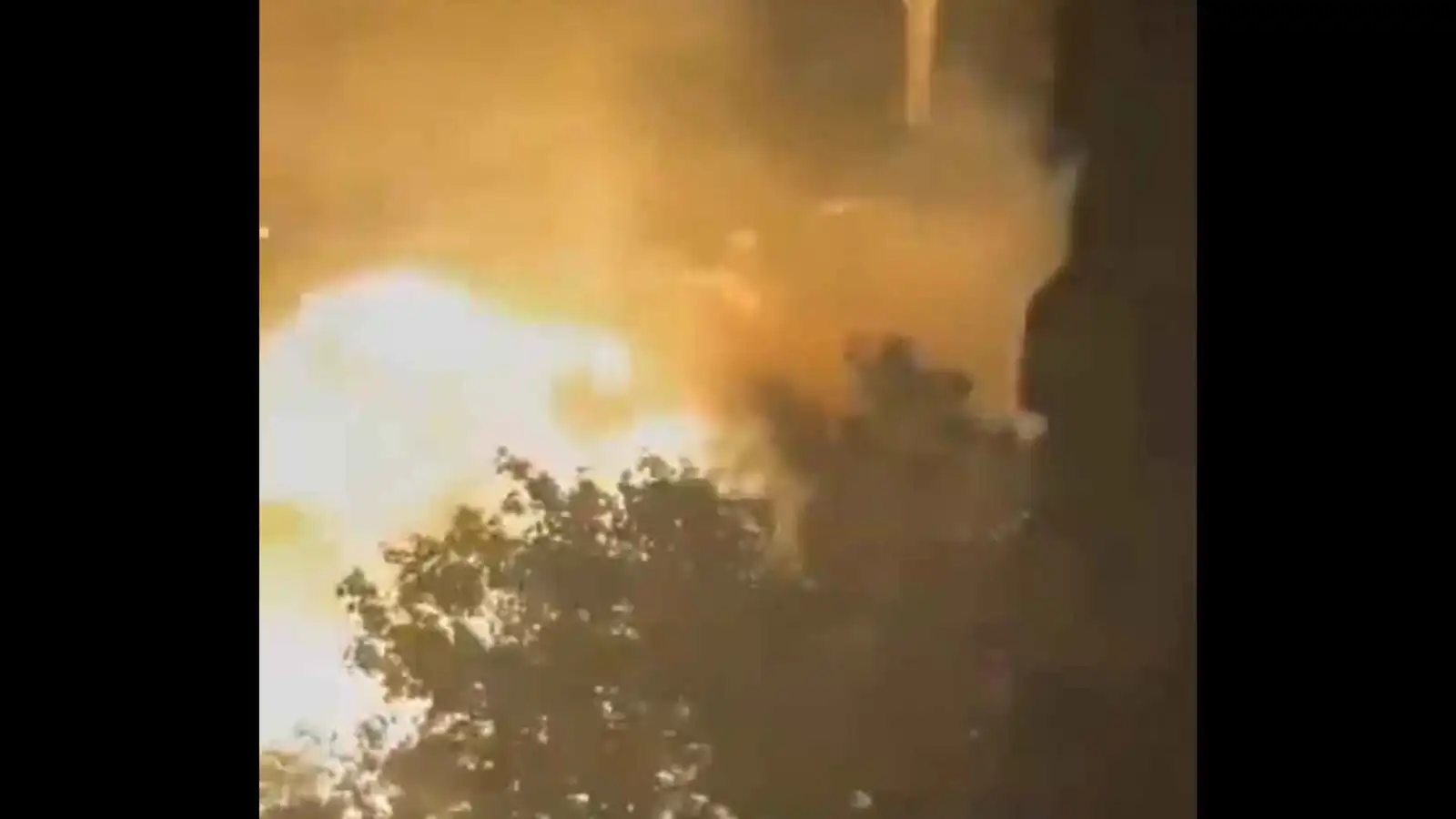 انفجار ضخم بسيارة يوقع 6 إصابات في نيويورك (فيديو)