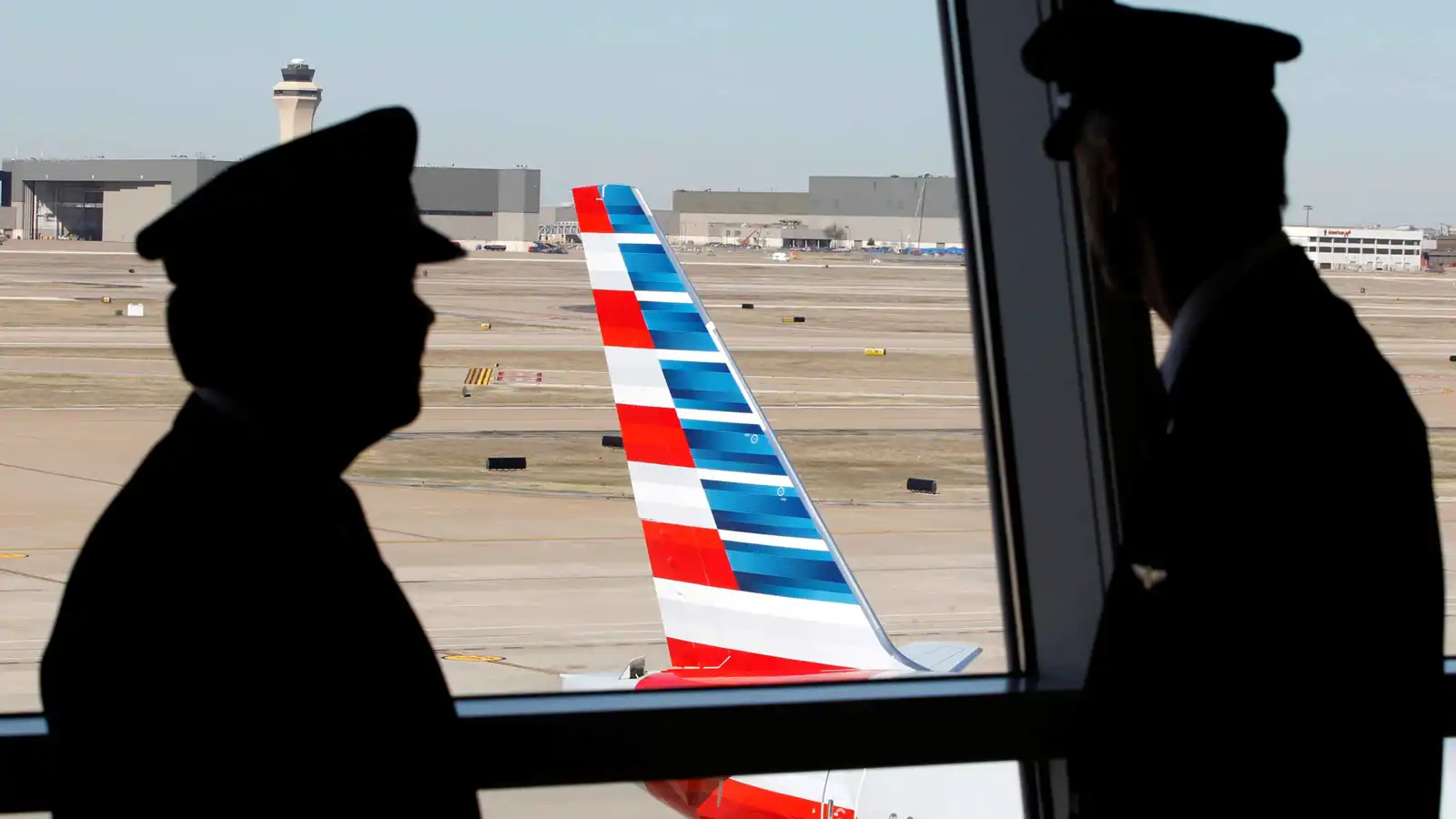 شركات طيران عالمية تقترح رفع سن التقاعد للطيارين الدوليين