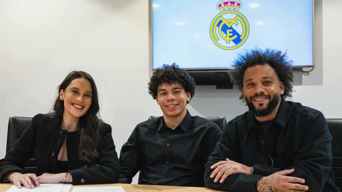 مهاجم ممتاز.. نجل أسطورة ريال مدريد يوقع أول عقد احترافي مع النادي 