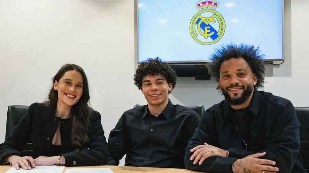 مهاجم ممتاز.. نجل أسطورة ريال مدريد يوقع أول عقد احترافي مع النادي