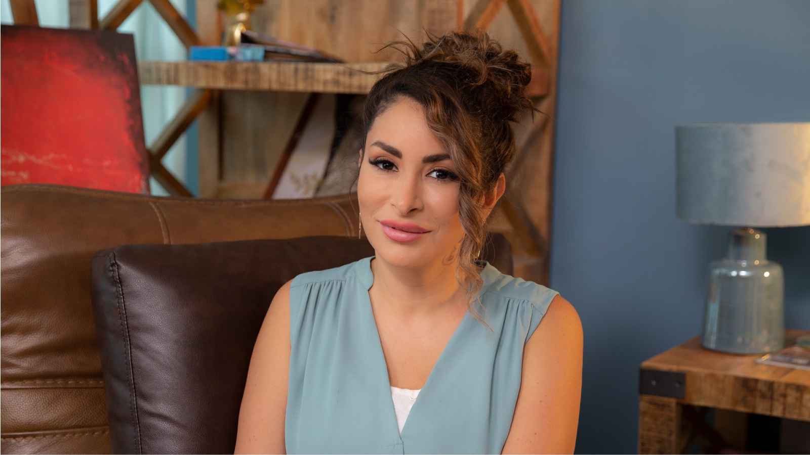 ديمة بياعة تطلب العفو عن فئة محددة من الفنانين السوريين (فيديو)