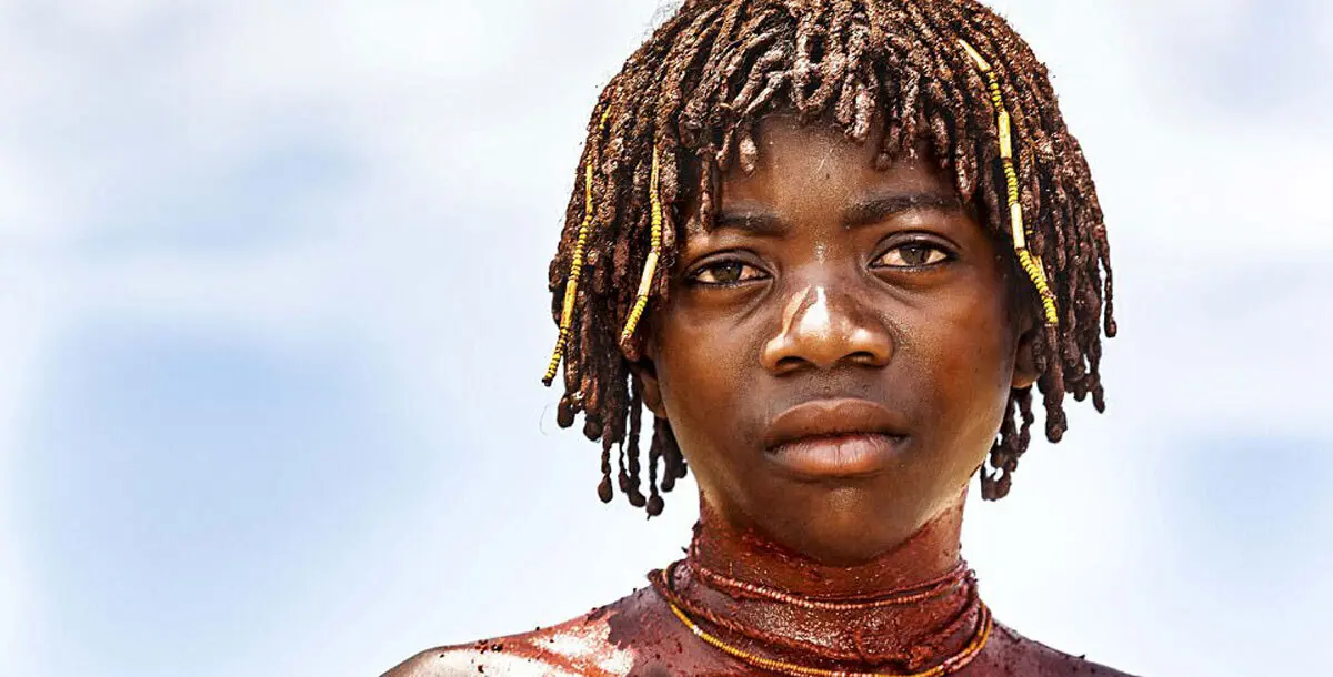 بالصور.. تسريحات غريبة ومدهشة للنساء في القبائل المنعزلة بأنغولا