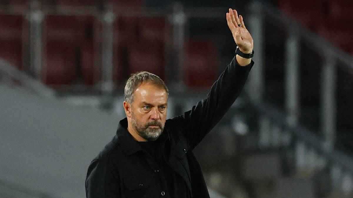 برشلونة يتحرك لخطوة حاسمة بشأن مستقبل هانز فليك 