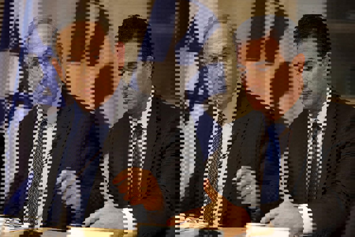 قبل التوجه إلى الدوحة..  رئيس الموساد السابق يدعو عائلات الأسرى للضغط على نتنياهو 