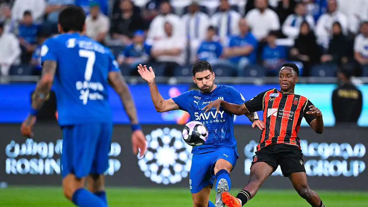 الهلال السعودي يتخذ قرارا حاسما تجاه حكام مبارياته