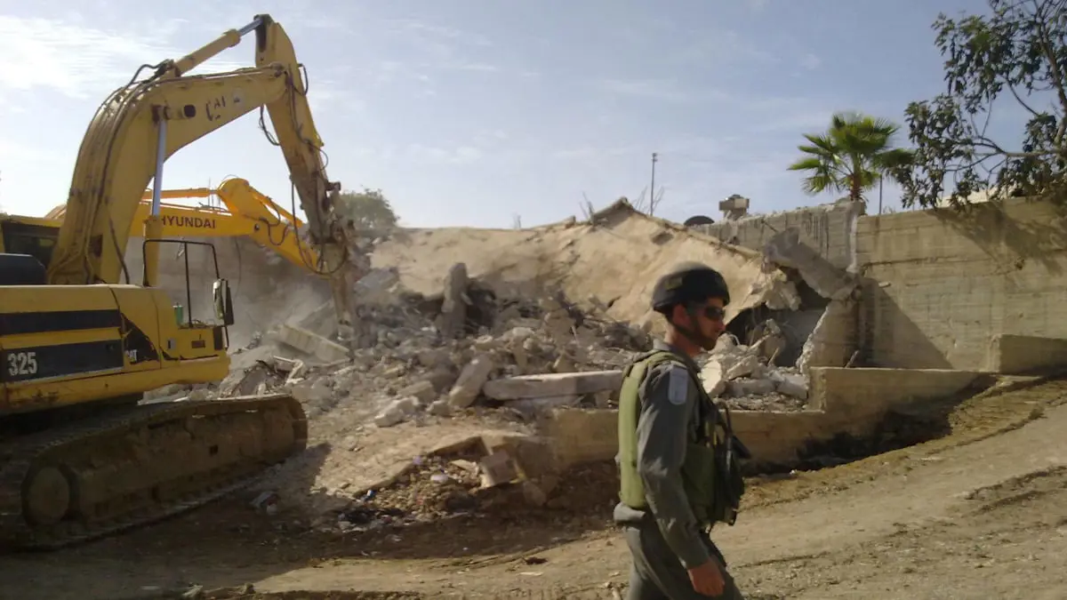 إسرائيل تنفذ عمليات هدم واسعة في القدس في محيط حاجز قلنديا بالقدس