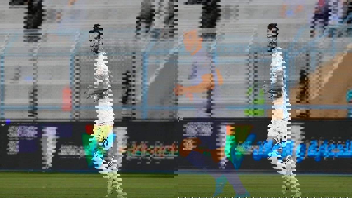 غضب عارم من أمير سعيود بعد استبداله أمام النصر (فيديو)