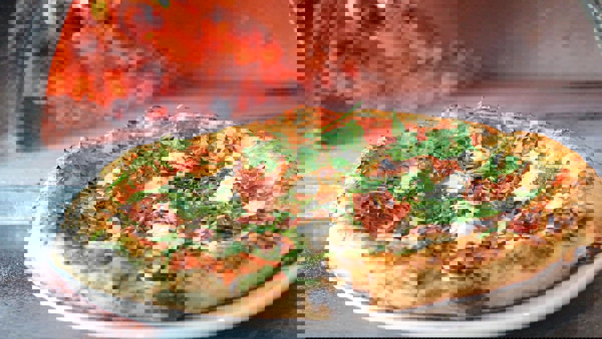 بيتزا الثعابين والزواحف والصراصير تثير غضب الإيطاليين 
