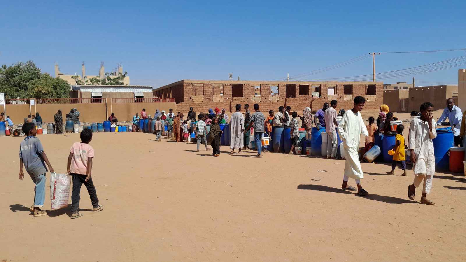 بعد تغيير العملة.. معاناة السودانيين تتفاقم في مناطق سيطرة الجيش