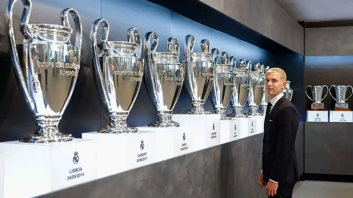 الإعلان عن رقم قميص ماستانتونو مع ريال مدريد