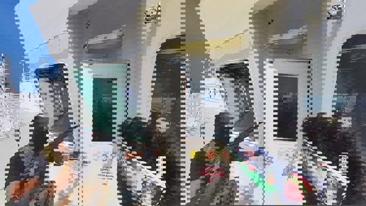 صاروخ يصيب سفينة شحن ترفع علم مالطا في البحر الأحمر