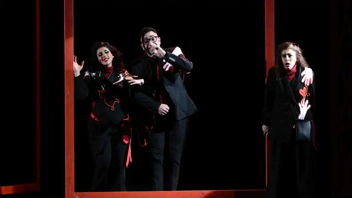 "ما ليس لي" ينال 5 جوائز في "الكويت المسرحي".. ماذا ناقش العرض؟