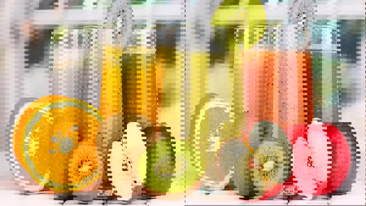 بينها الطماطم والجزر.. 5 عصائر لتحسين صحة البشرة