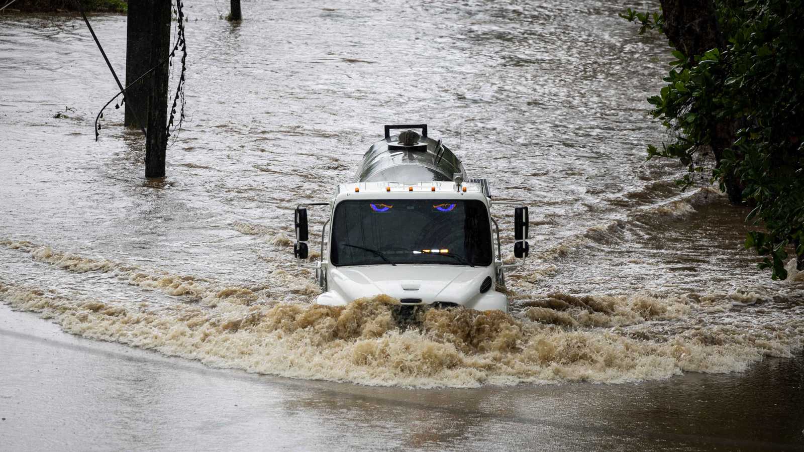 إعصار "إيرين" يشتد ويهدد بهاماس والساحل الأمريكي (صور)