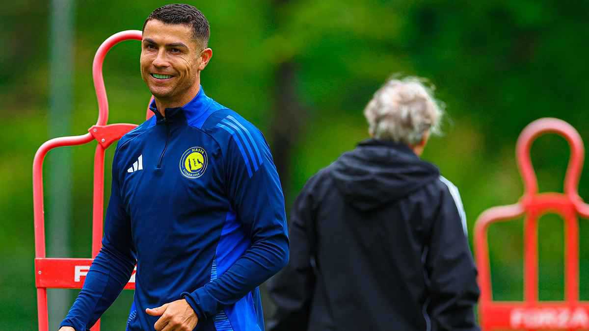 لا يدافع مثل رونالدو.. أسطورة النصر السعودي يوجه تحذيرا لجيسوس