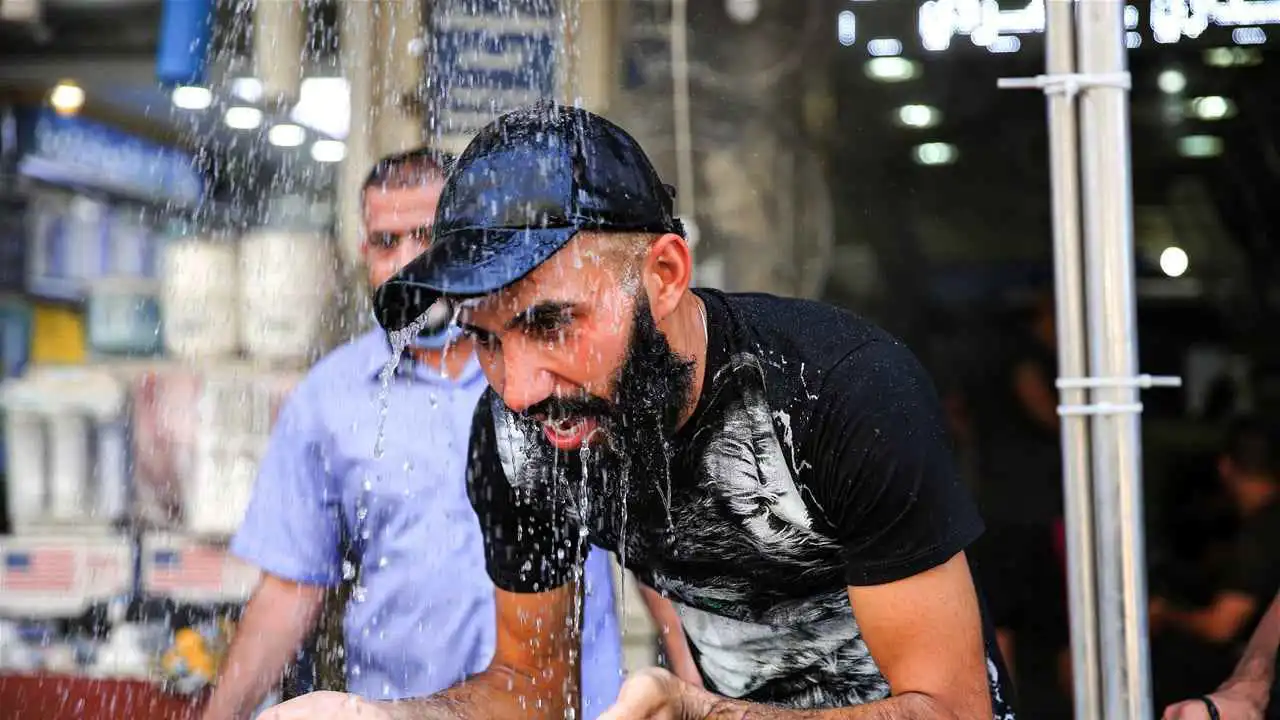 موجة حر قوية تضرب العراق والحرارة تكسر حاجز الـ50 درجة